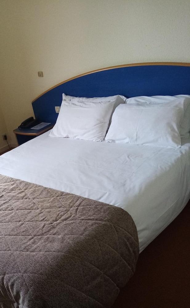 Cit'Hotel Les Alizes 里摩日 外观 照片